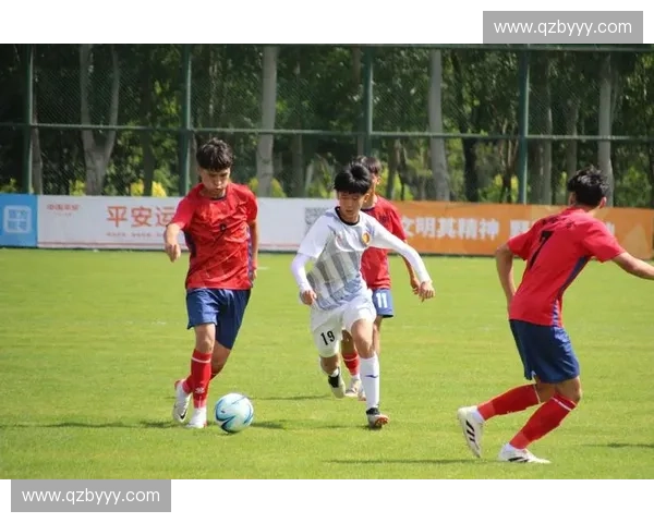 深圳高中足球联赛激战正酣 展现青春活力与竞技风采